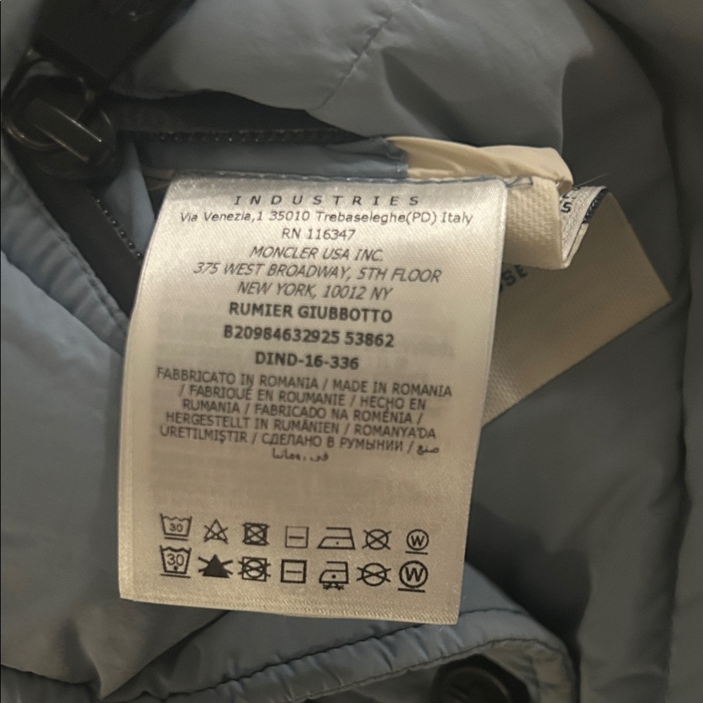 Moncler Sky Blue Puffer Jacket with White Faux Fur Collar - Picture 8 of 8